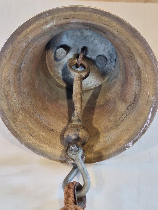 Огромни корабни камбани