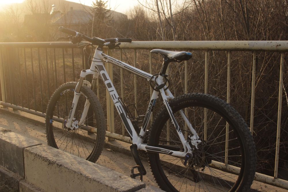 Bicicleta MTB Cube