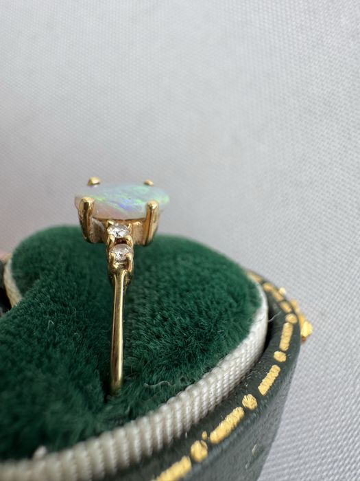 Inel din aur, opal si diamante