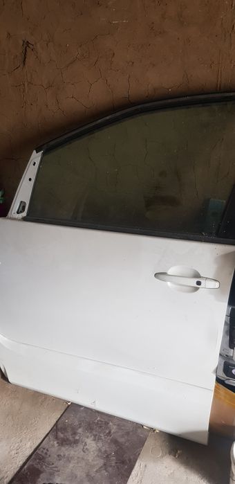Дверь Toyota estim