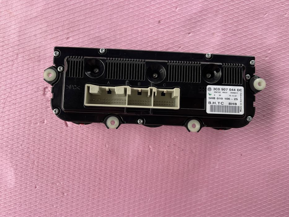 Panou climatronic cu functie de parbriz incalzit pt passat b6,golf5,et