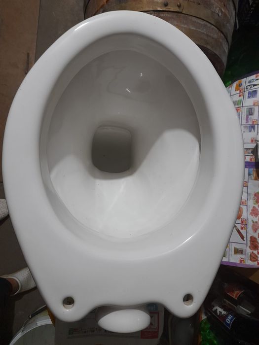 Тоалетна чиния и мивка,порцелан, нови, бели