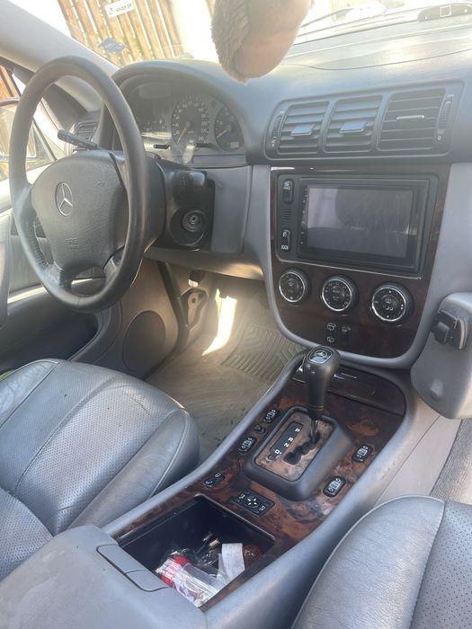 Мерцедес ML 270 facelift 2004 г за повече инф пишете или позвънете !!