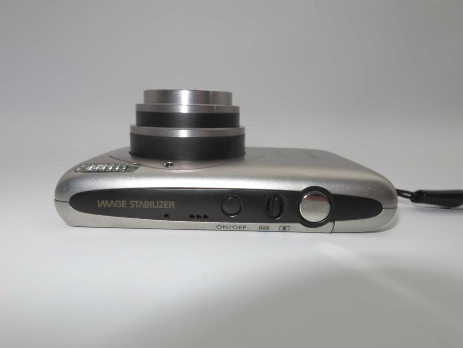 Canon IXUS 130 ултра компактен цифров фотоапарат, дигитална камера в сребърен цвят, 14MP, отлично състояние, пълен комплект, работи перфектно!