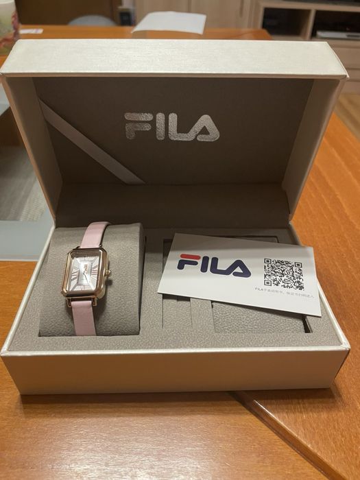 Елегантен ръчен дамски часовник Fila