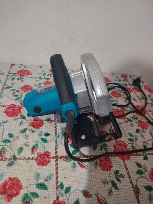 Продам электро пилу