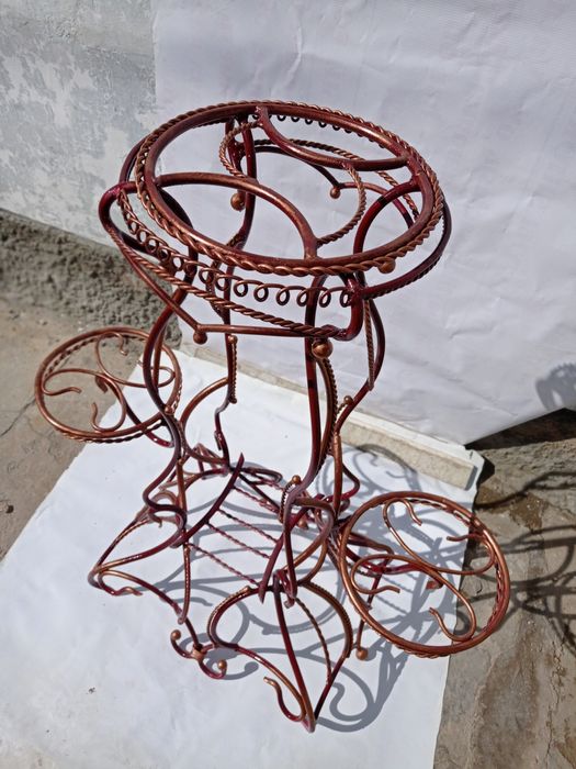 Продаётся подставка под цветы