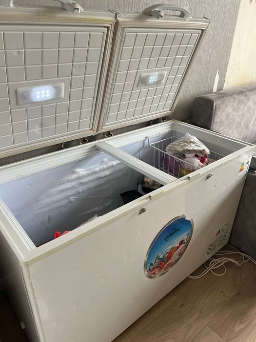Морозильник большой