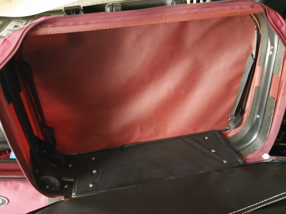 Продавам 2 ръчни куфара