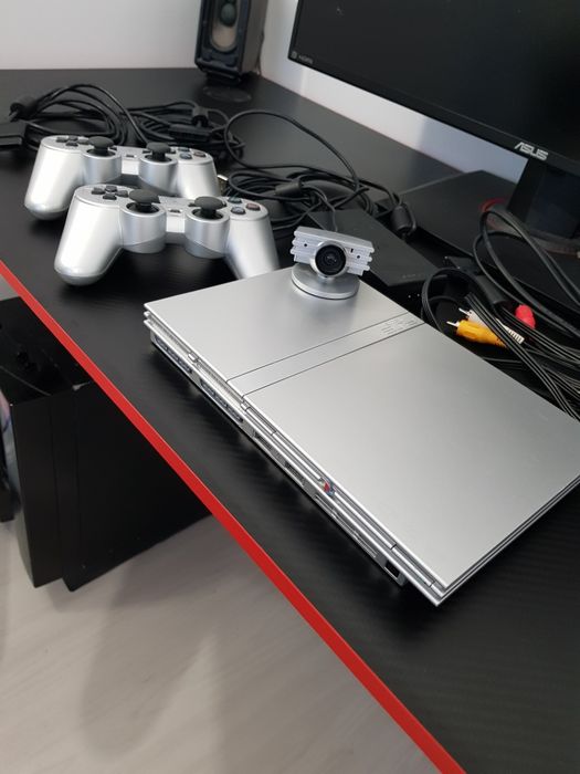 PlayStation 2 Slim Silver - 2 manete originale + Cameră EyeToy set complet