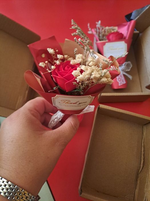 Букет от изкуствени цветя,Храст