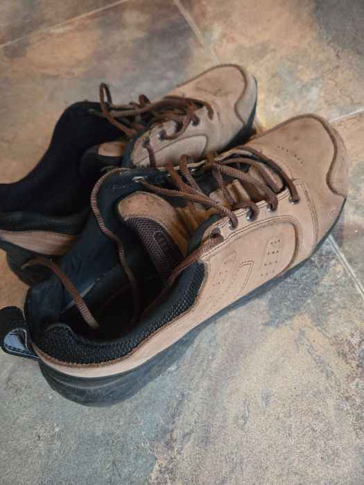 Обувки-зимни и спортни за момче 39-43 номер