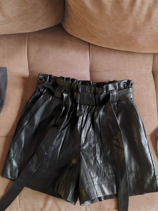 Къси кожени панталонки