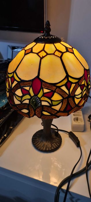 Lampi Tiffani deosebite