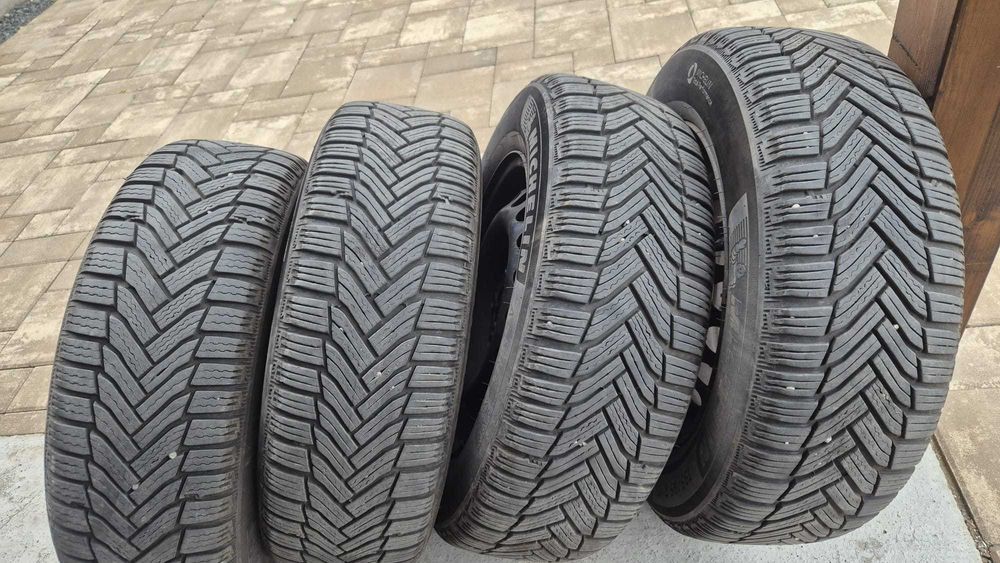 Jante tabla pe 15" cu capace, originale si anvelope de iarna Michelin pentru VW GOLF 7