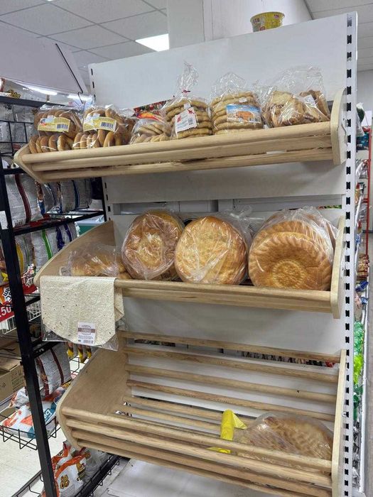 полки для магазина и холодильник