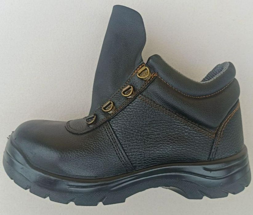 Рабочие ботинки  из натуральной кожи.