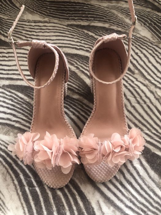 Токчета 35 ном, носени само веднъж, !