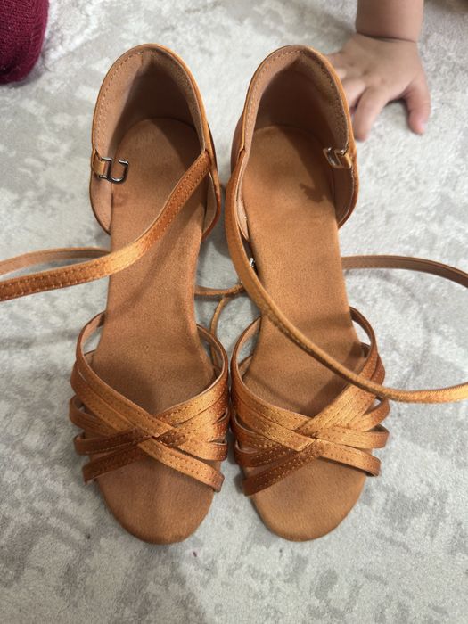 Туфли, платье для бальных танцев