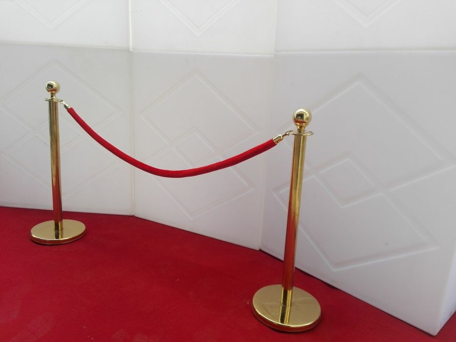 Ограничителни колчета с въжета под наем – за събития, изложби