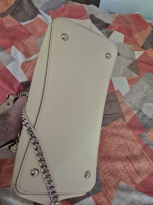 Дамска чанта GUESS