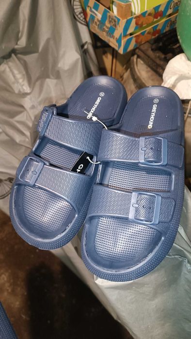 Продавам  чисто нови чехли Greyhound - унисекс са