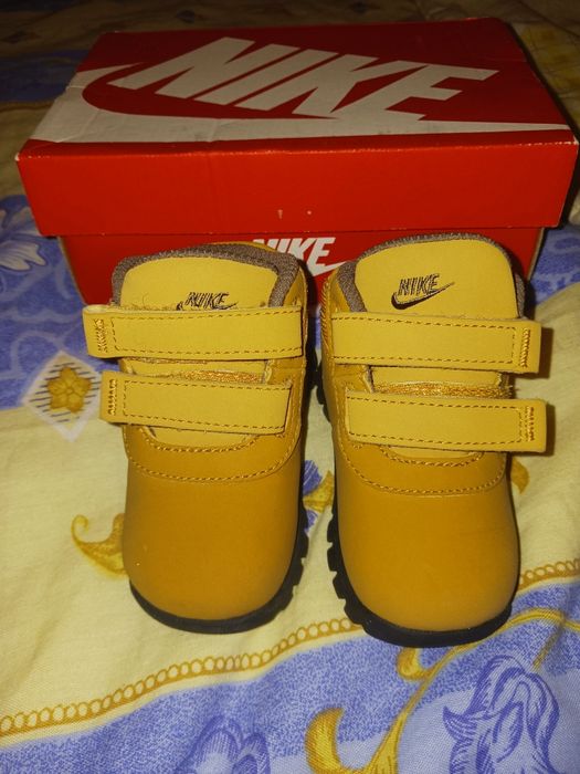 Продавам  запазени  Детски Обувки  на ниски цени