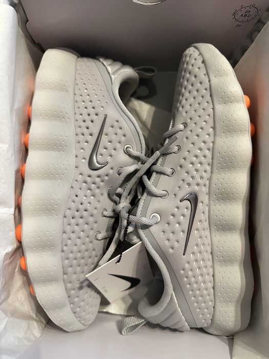 Продам новые кроссовки Nike