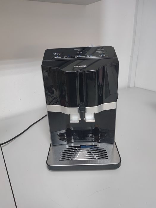 Espresor Siemens EQ 300 cu rasnita ceramica