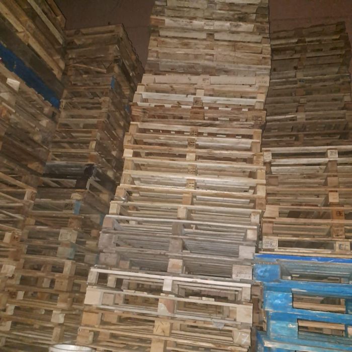 Vând 10000 de paleți!negociabil la cantități mari!