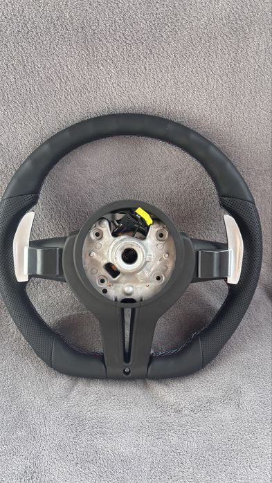 Volan BMW M tesit cu pade, compatibil cu generatiile F, F30 F10 F01 F20 F22 F25 F15 F16 F31 F11 F36 F34 F32 F33
