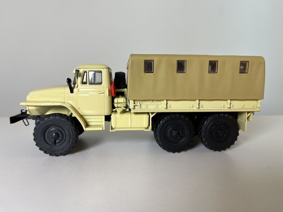 Продам 1:43 грузовики автобусы