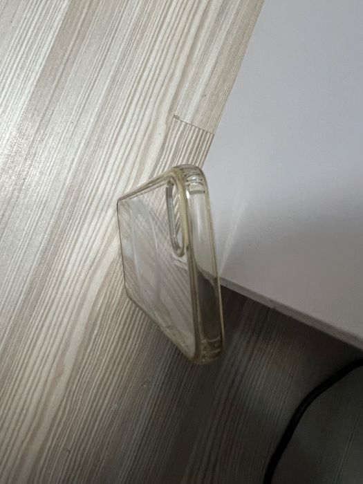 Продавам използван калъф за iPhone SE