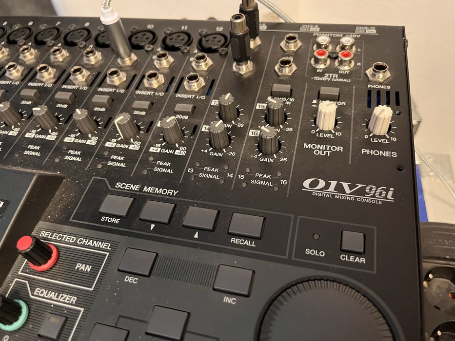 Yamaha V01 96i mixer