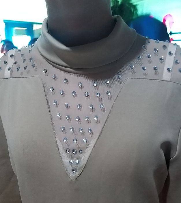 Жаңа жылға , басқа да мерекелерге көйлектер сатылады