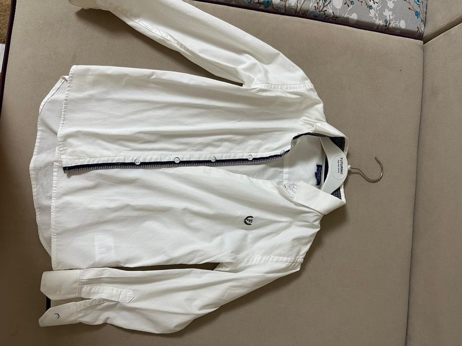 Срочно продам белые школьные рубашки мальчиковые