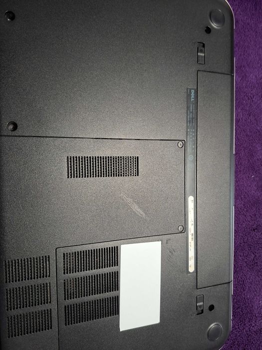Vând laptop dell inspiron