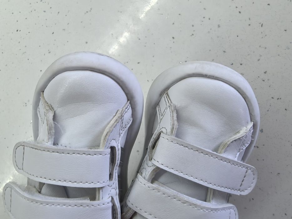 Маратонки Adidas 19 номер