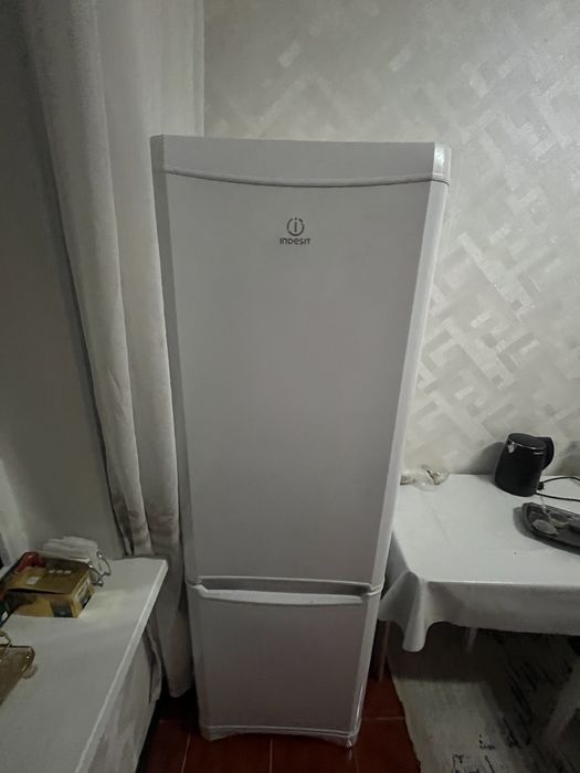 Срочно продам холодильник indesit