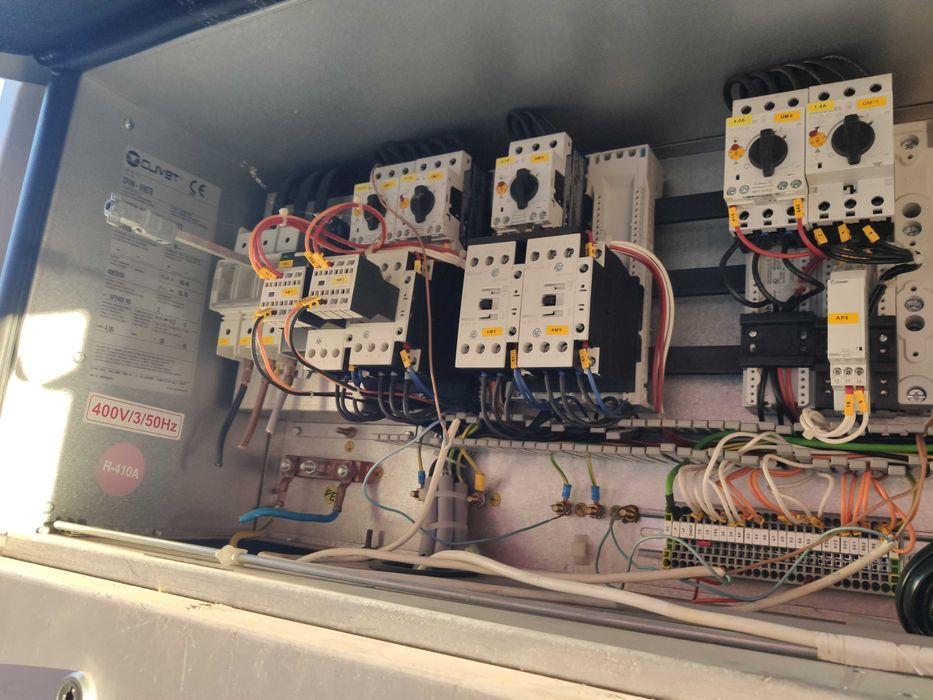 Продавам климатична инсталация