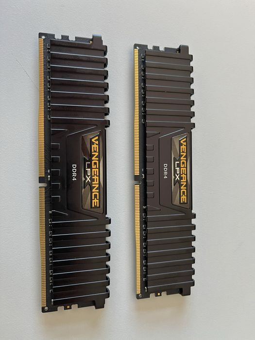 2x 8GB Corsair Vengeance LPX DDR4 3200 C16