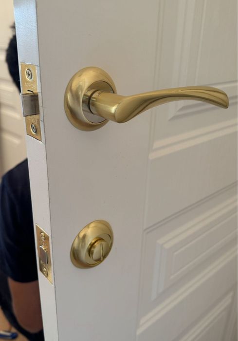 Плотник. Профессиональная установка дверей