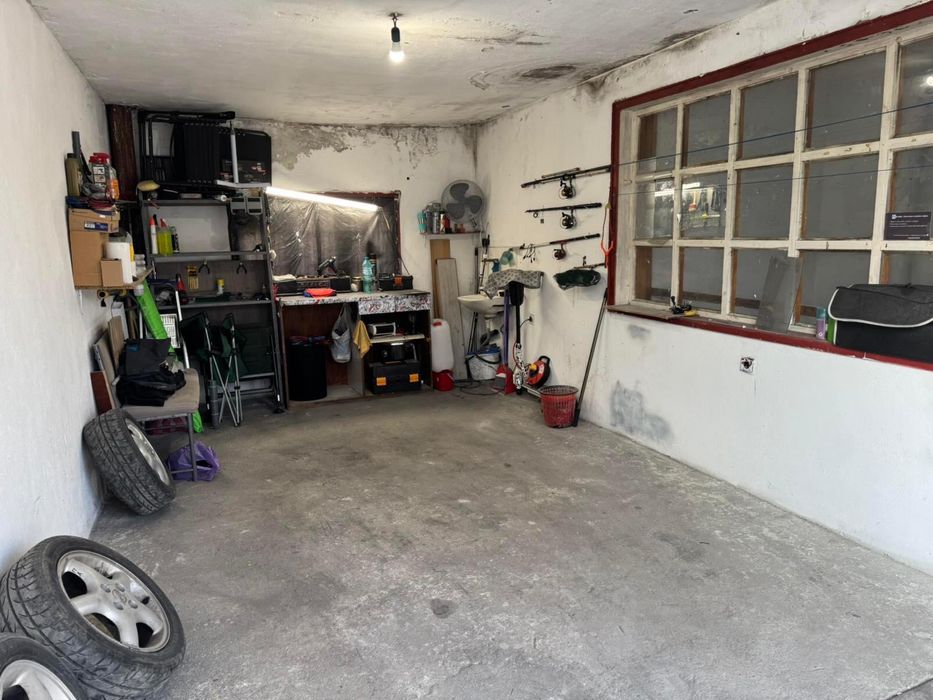 Гараж под наем срещу малката Джамия