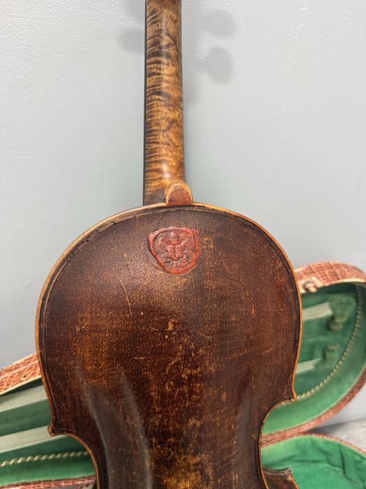 Vand o vioara veche 1880 facuta de fratii Wolff