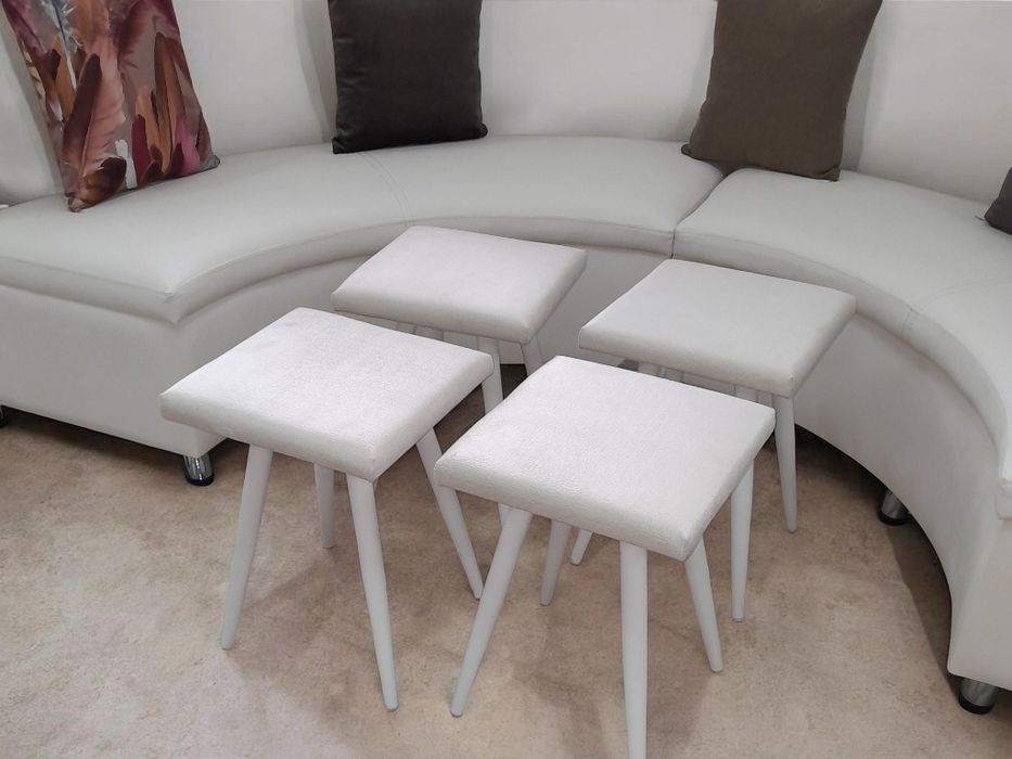 Стол,  табуретки новые