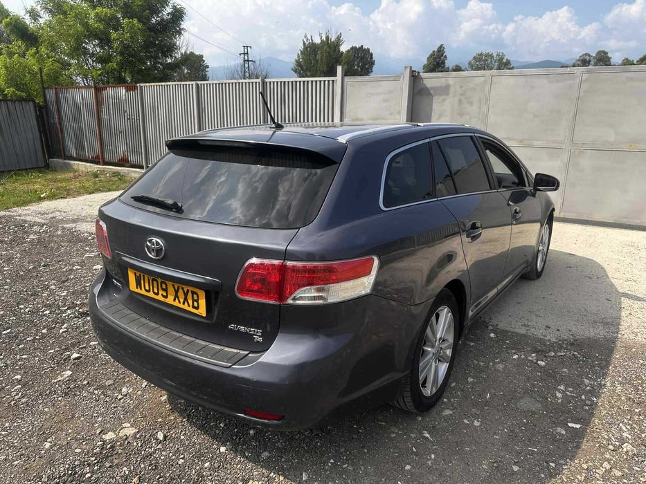 Продава се на части  Toyota Avensis T27 2.0 D4D 2010 г