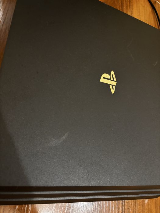 Продам PS4 PRO 1tb