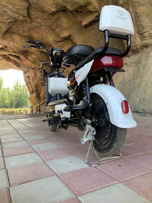 Продам мопед электрический за 60000