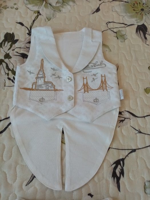 Vînd costumas băiețel pt.ocazii- botez