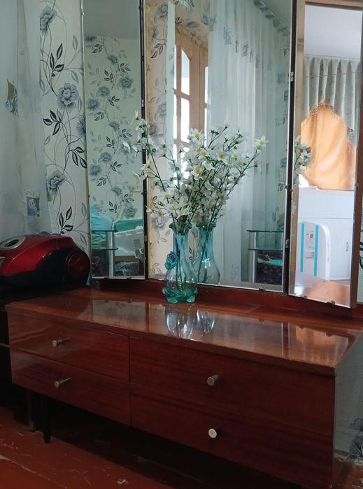 СРОЧНО!!!Продаётся трельяж в отличном состоянии, как новый.